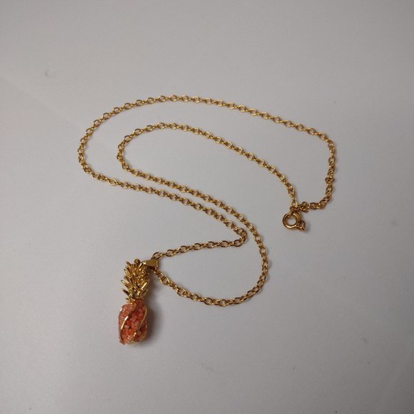 Awesome Gold Tone And Pink Pineapple Pendant Necklace 19 Inches Long - Picture 1 of 11